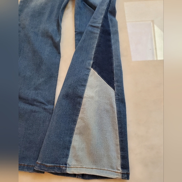 TRUCE patch flare  jeans - Picture 11 of 11